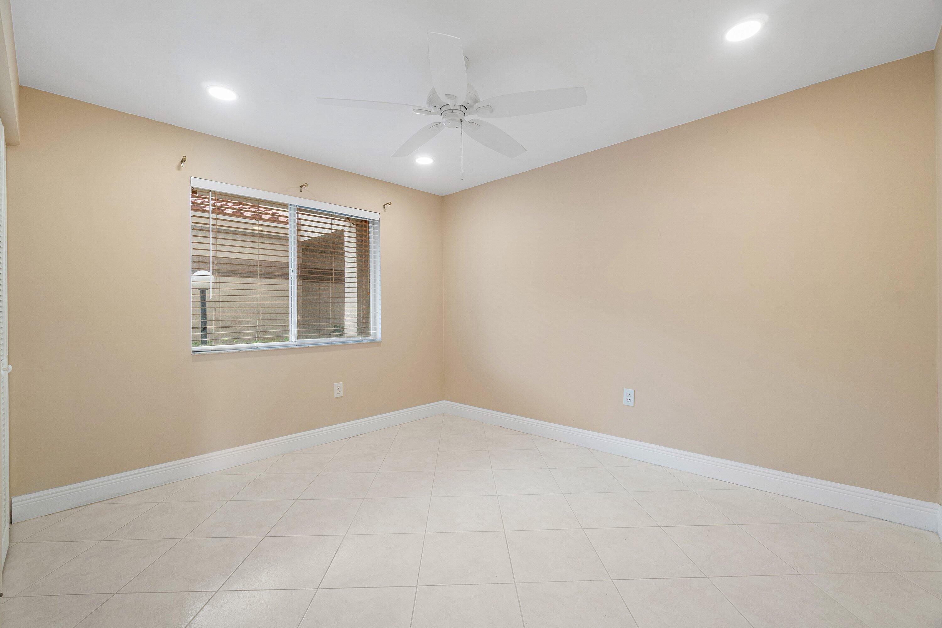 HUNTINGTON POINTE - Residential