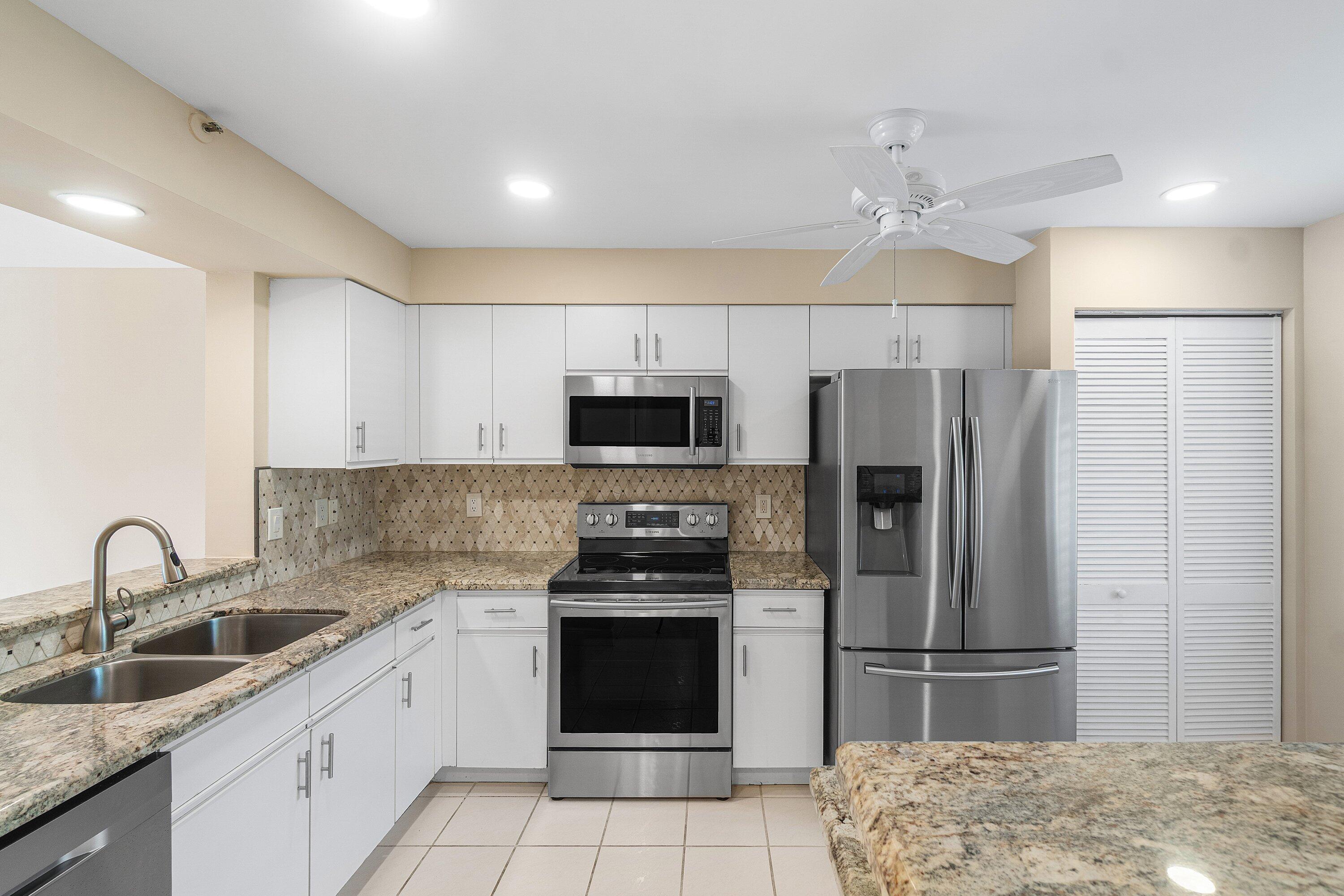 HUNTINGTON POINTE - Residential