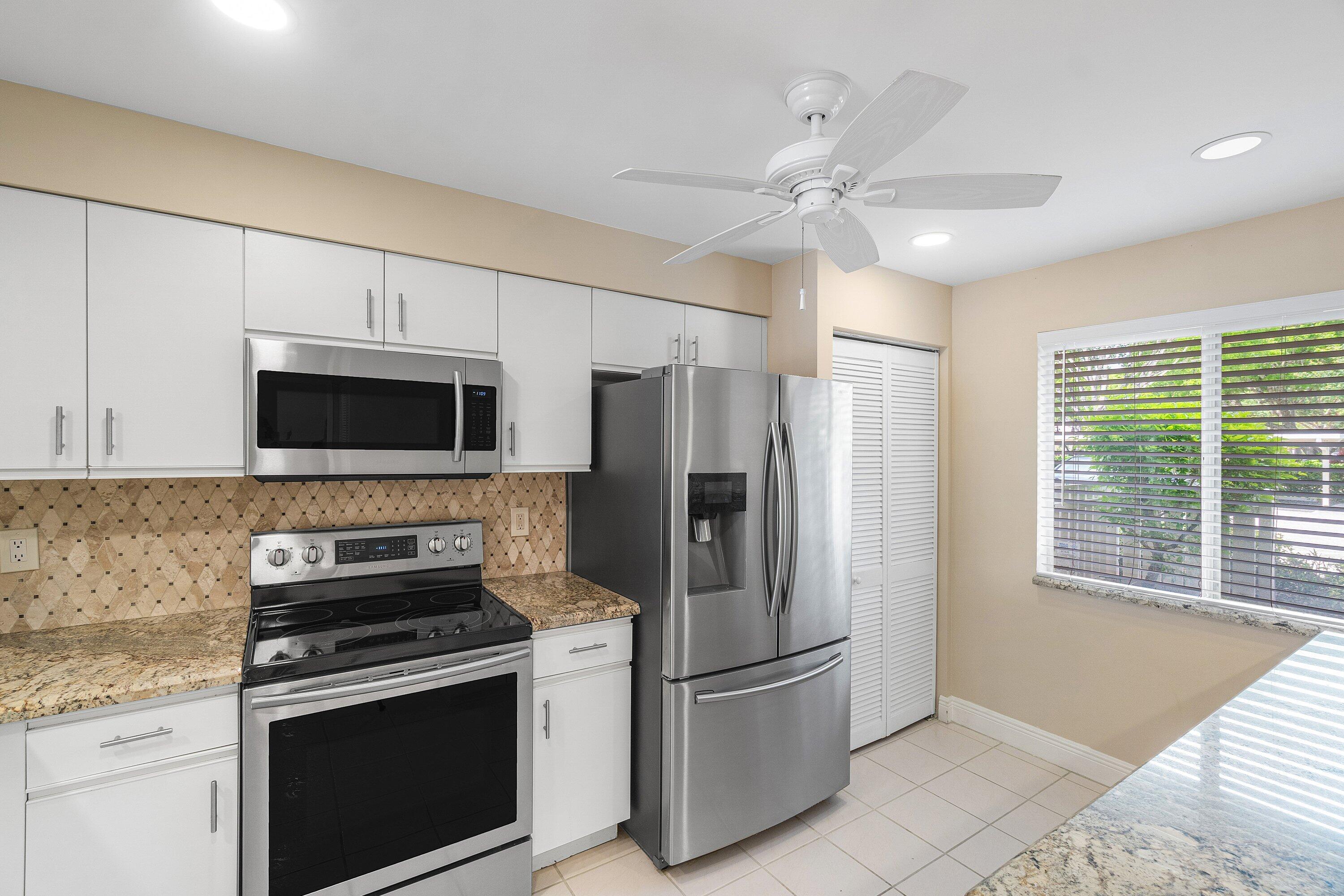 HUNTINGTON POINTE - Residential