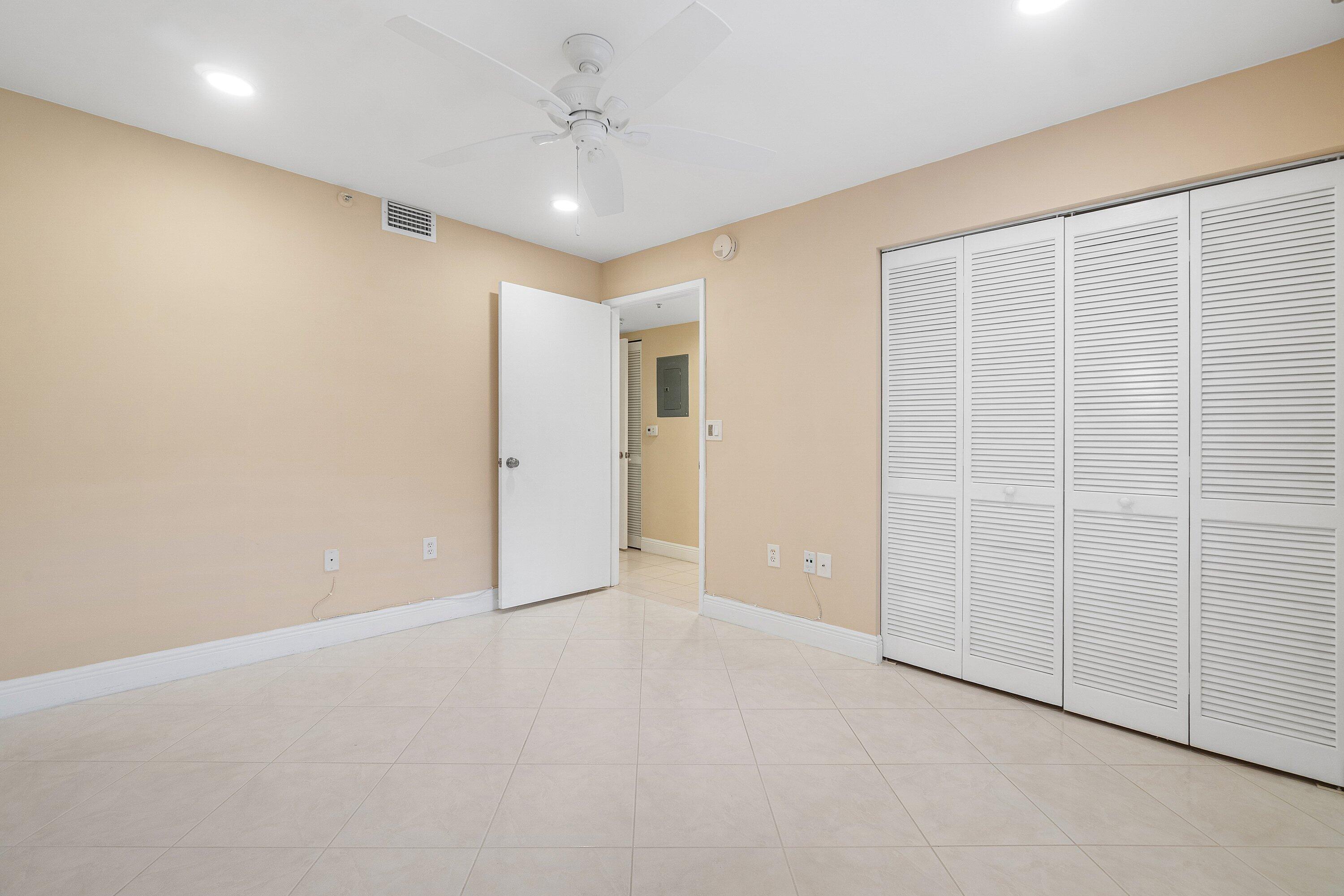 HUNTINGTON POINTE - Residential