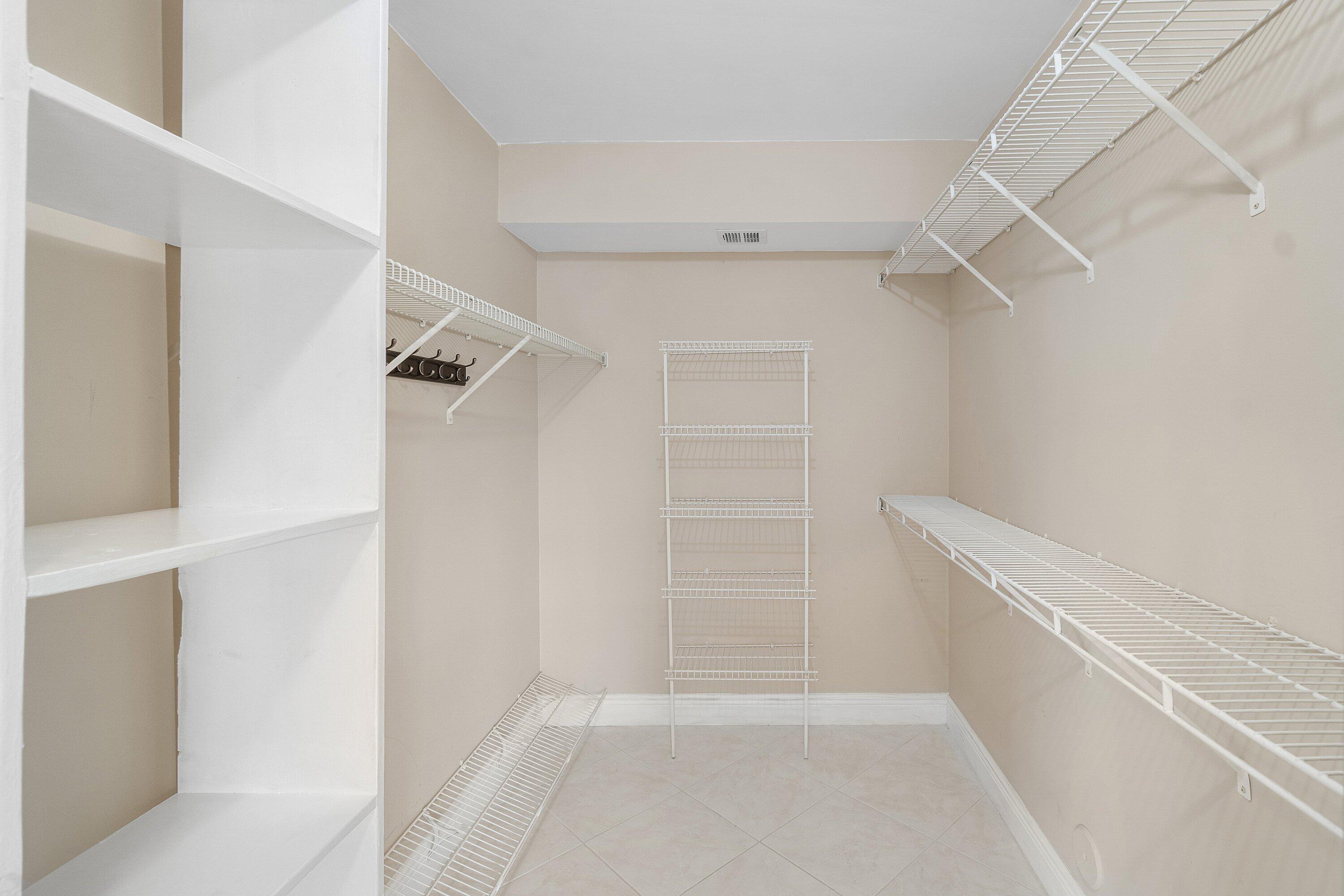 HUNTINGTON POINTE - Residential