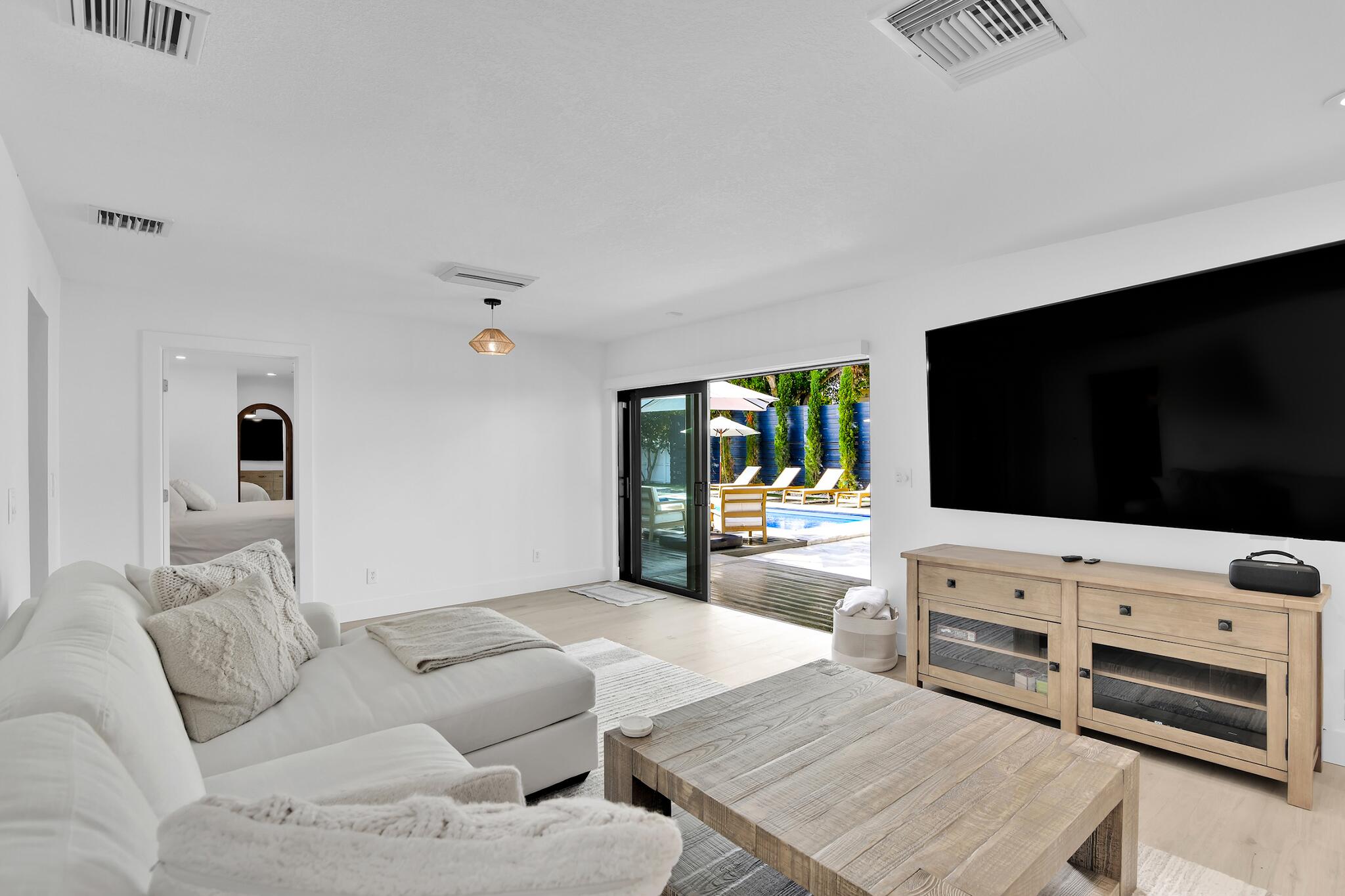 TRADE WINDS ESTATES FIRST ADD - Residential Lease