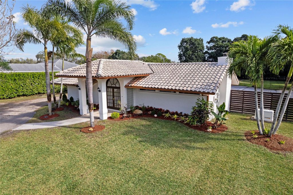 Photo of 5520 SW 196th Lane, Southwest Ranches, FL 33332 (MLS # F10413966)