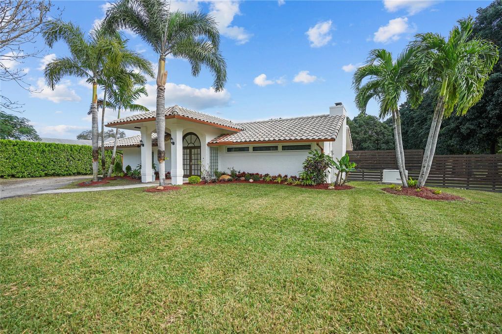 Photo of 5520 SW 196th Lane, Southwest Ranches, FL 33332 (MLS # F10413966)