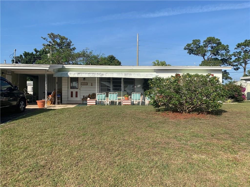 Photo of 123 E Arbor Ave, Port Saint Lucie, FL 34952 (MLS # F10283262)