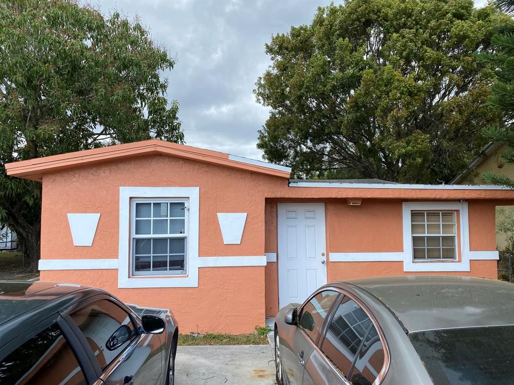 Photo of 2841 NW 15th Street, Fort Lauderdale, FL 33311 (MLS # R10699976)
