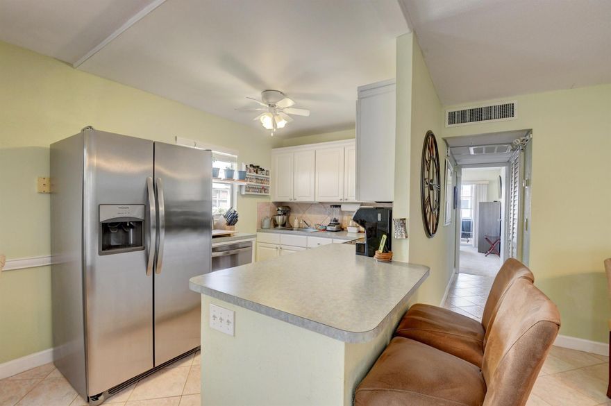 JUST REDUCED TO SELL QUICK 2ND FLOOR 2 BED 2 BATHROOMS BEAUTIFULLY UPDATED CONDO-ALL NEW OPEN KITCHEN-NEW ENCLOSED PATIO WITH CEILING TO FLOOR SLIDER THROUGHOUT-FRENCH DOORS IN DEN GOING OUT  WASHER AND DRYER ONLY 1 YEAR OLD -BUILT IN MICROWAVE-TILE BACK SPLASH- NO POP CORN CLOSE TO PLACES OF WORSHIP  AC ONE YEAR OLD , WATER TANK 4 YEARS OLD  Kings Point Offers every amenity imaginanle- multiple clubhouses, 2 golf courses 5 pools, tenis courts, pickleball courts, gym, library, art room, work shop, 2 cafes, movie theatre, a variety of clubs to join and classes ranging from yoga to dance as well as a free courtesy bus around town and much more!!
A MUST SEE !