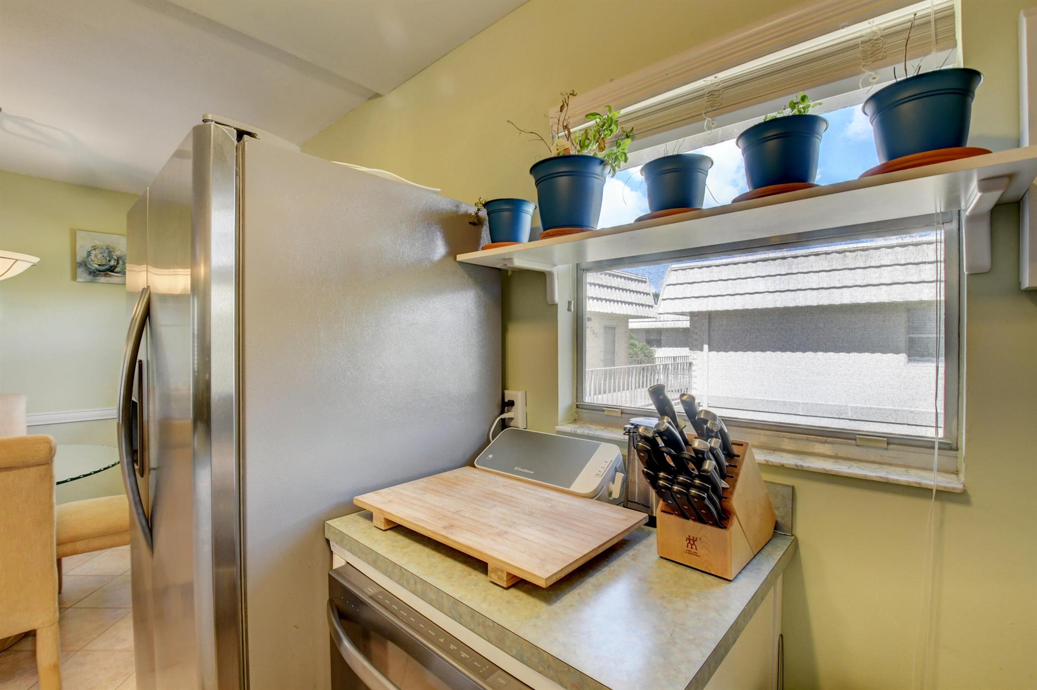 KINGS POINT SAXONY CONDOS - Residential