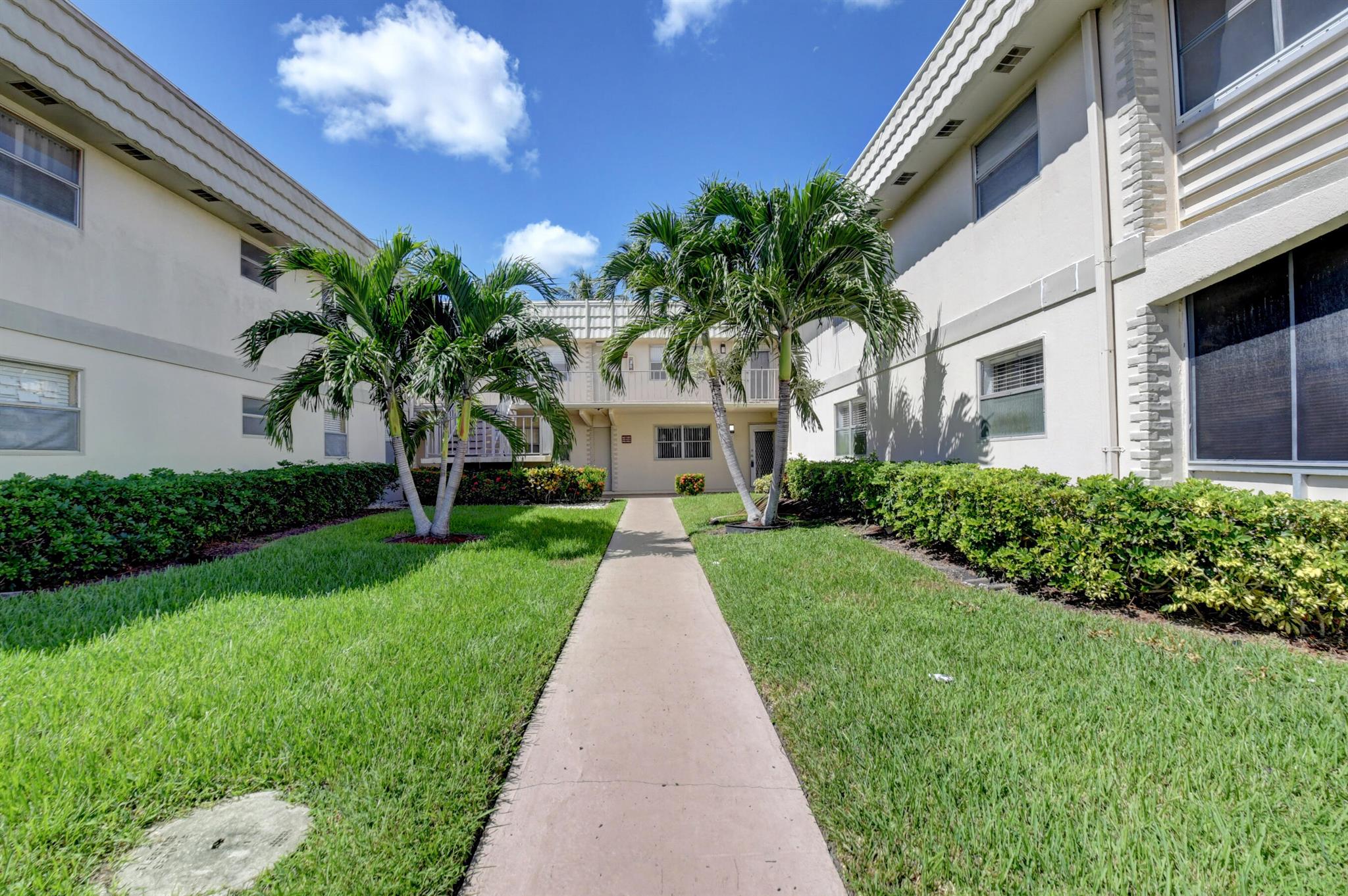 KINGS POINT SAXONY CONDOS - Residential