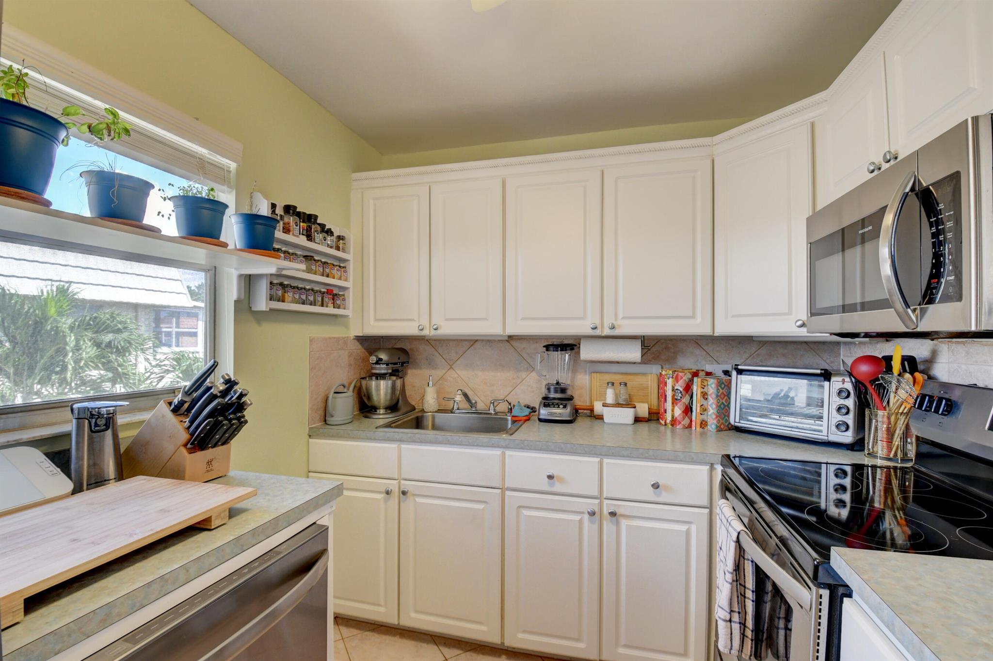 KINGS POINT SAXONY CONDOS - Residential