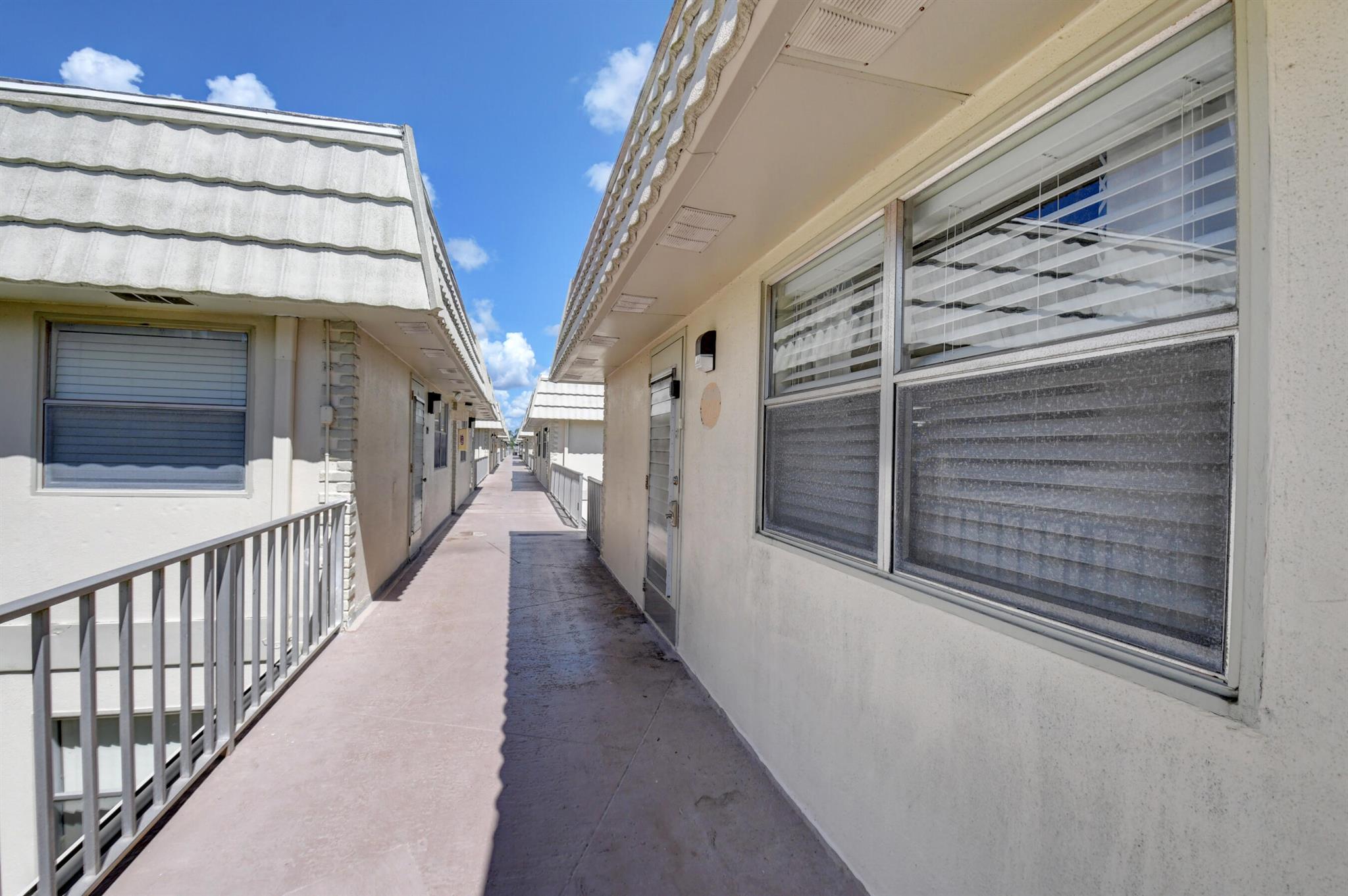 KINGS POINT SAXONY CONDOS - Residential