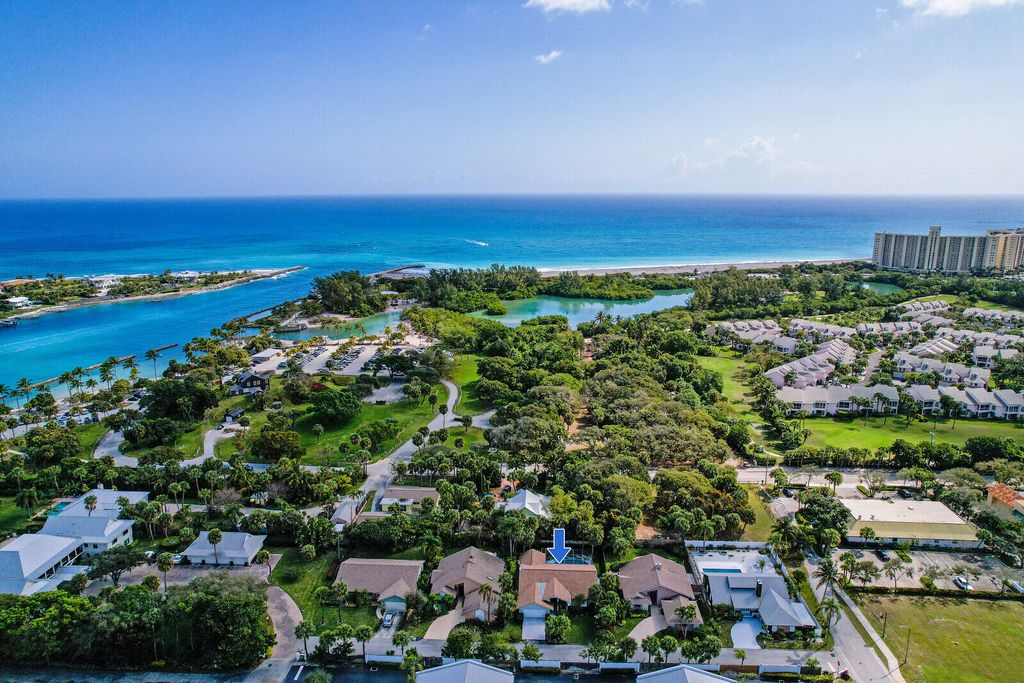 Photo of 905 Sandy Oaks Drive, Jupiter, FL 33477 (MLS # R10777948)