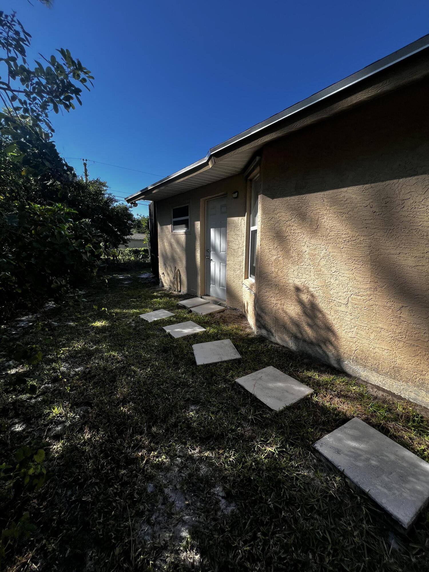 PORT ST LUCIE SECTION 11 - Residential Lease