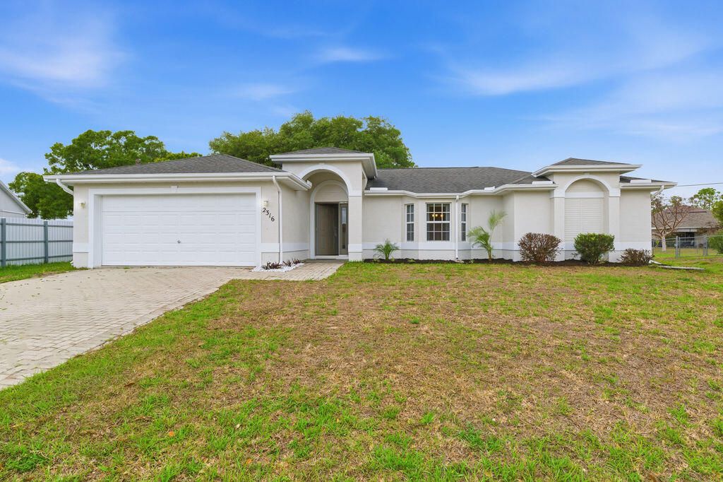 Photo of 2316 SW Abalon Circle, Port Saint Lucie, FL 34953 (MLS # B26000450)