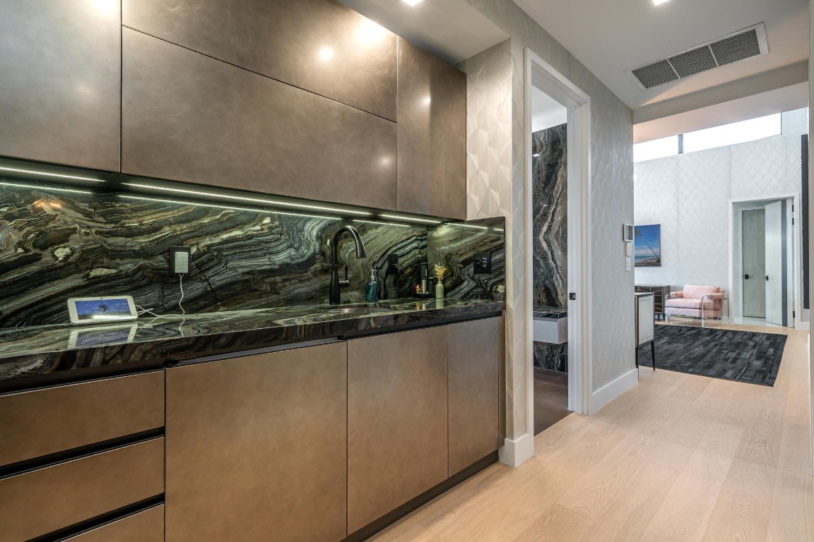 SUNRISE KEY - Residential