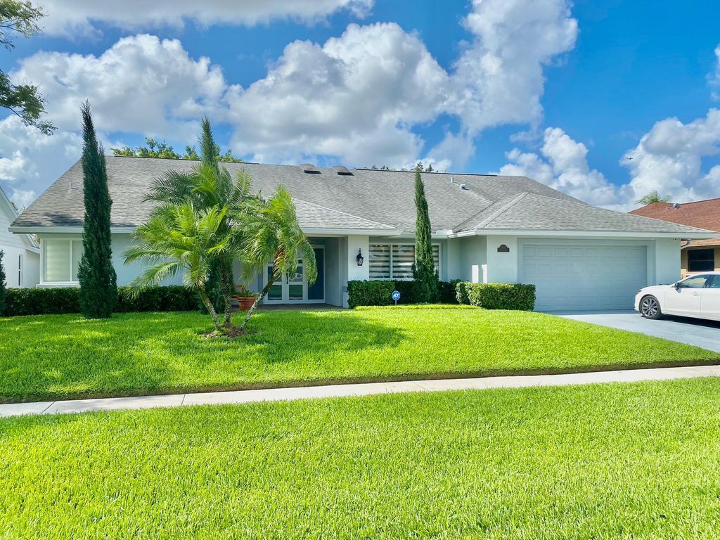 Photo of 13707 Barberry Drive, Wellington, FL 33414 (MLS # R11027883)