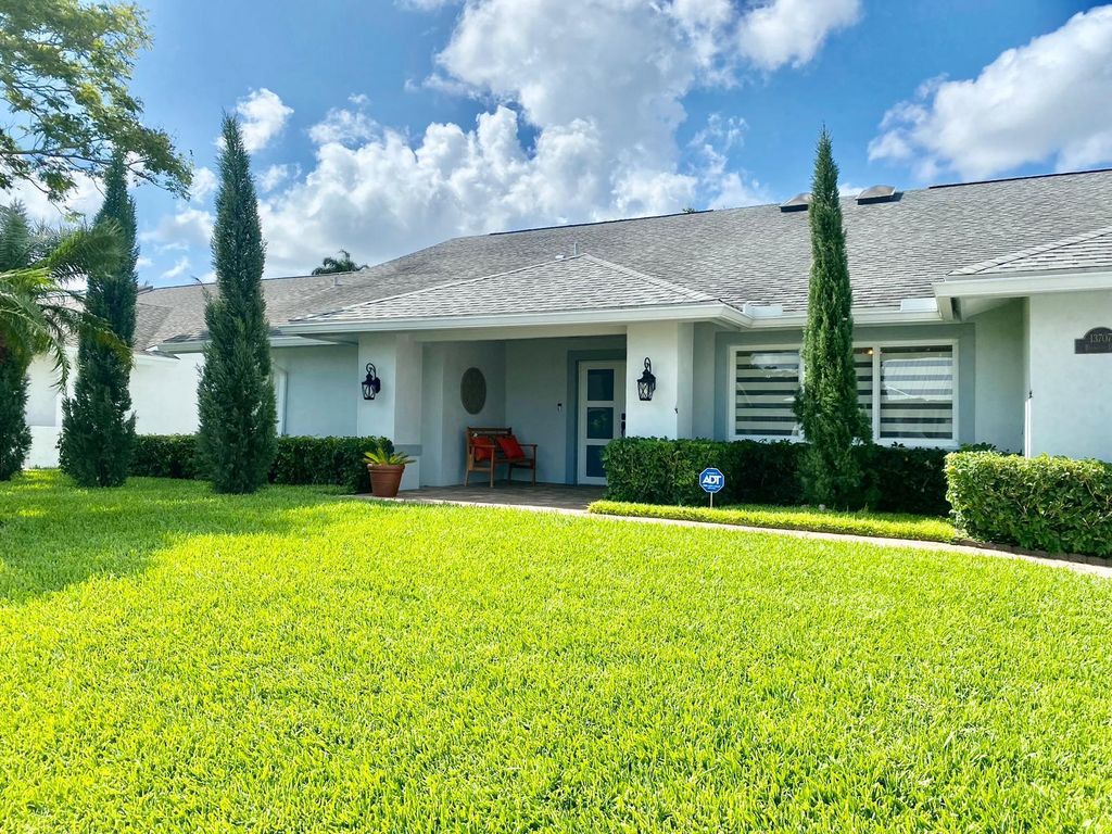 Photo of 13707 Barberry Drive, Wellington, FL 33414 (MLS # R11027883)