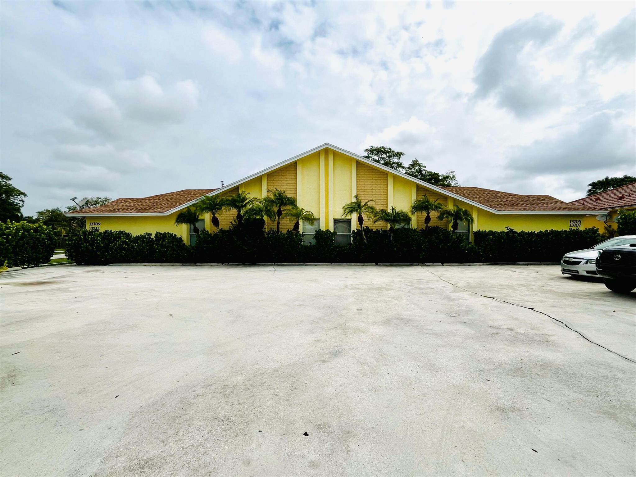 Spacious 4-Bedroom Villa PLUS Loft in Wellington, FL Welcome to this beautifully maintained villa located in the heart of Wellington. Offering 4 spacious bedrooms plus a versatile loft that can easily serve as a 5th bedroom, home office, or flex space, this home is perfect for a variety of living needs. Enjoy a bright and open floor plan with vaulted ceilings and abundant natural light throughout. The modern kitchen features ample cabinetry, stainless steel appliances, and a breakfast bar overlooking the main living area--ideal for both entertaining and everyday living. The primary suite offers a private retreat with a walk-in closet and en-suite bathroom. Two full bathrooms provide convenience and comfort. Walking distance to schools (New Horizons & Wellington High)
