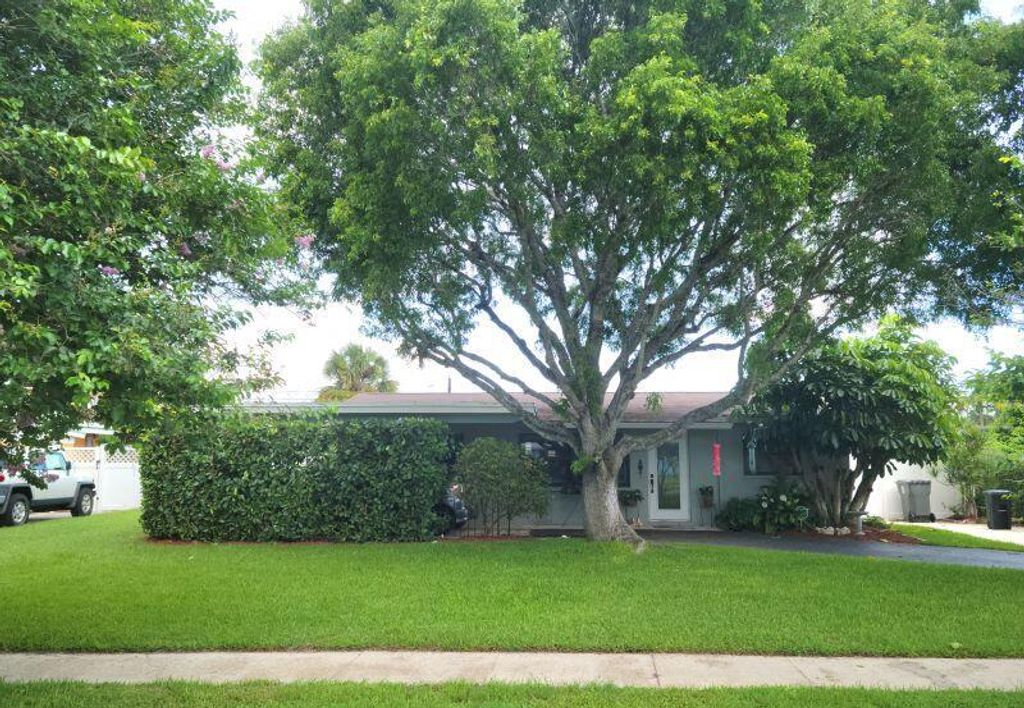 Photo of 3599 Gull Road, Palm Beach Gardens, FL 33410 (MLS # R10898217)
