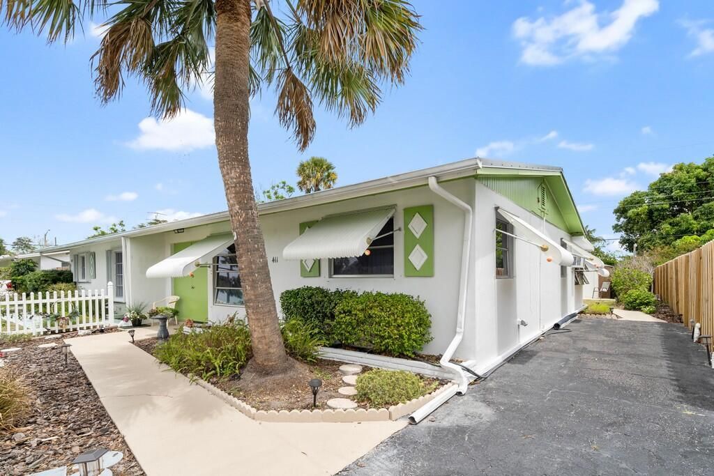 Photo of 411 SE Robalo Court, Stuart, FL 34996 (MLS # R10882245)