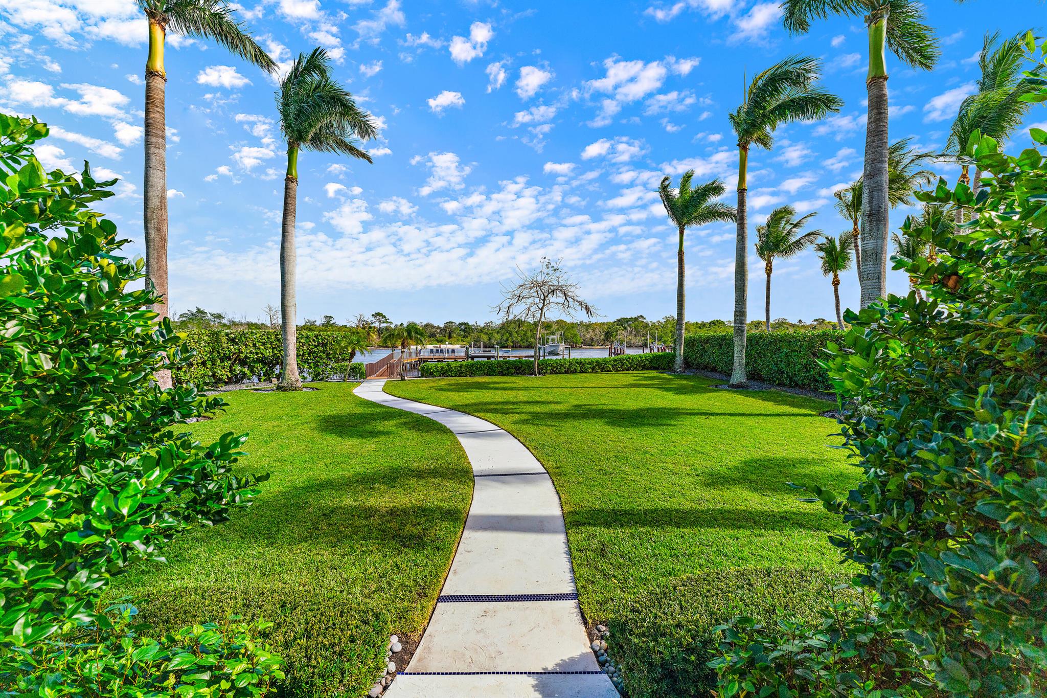 COMMODORES POCKET - Residential