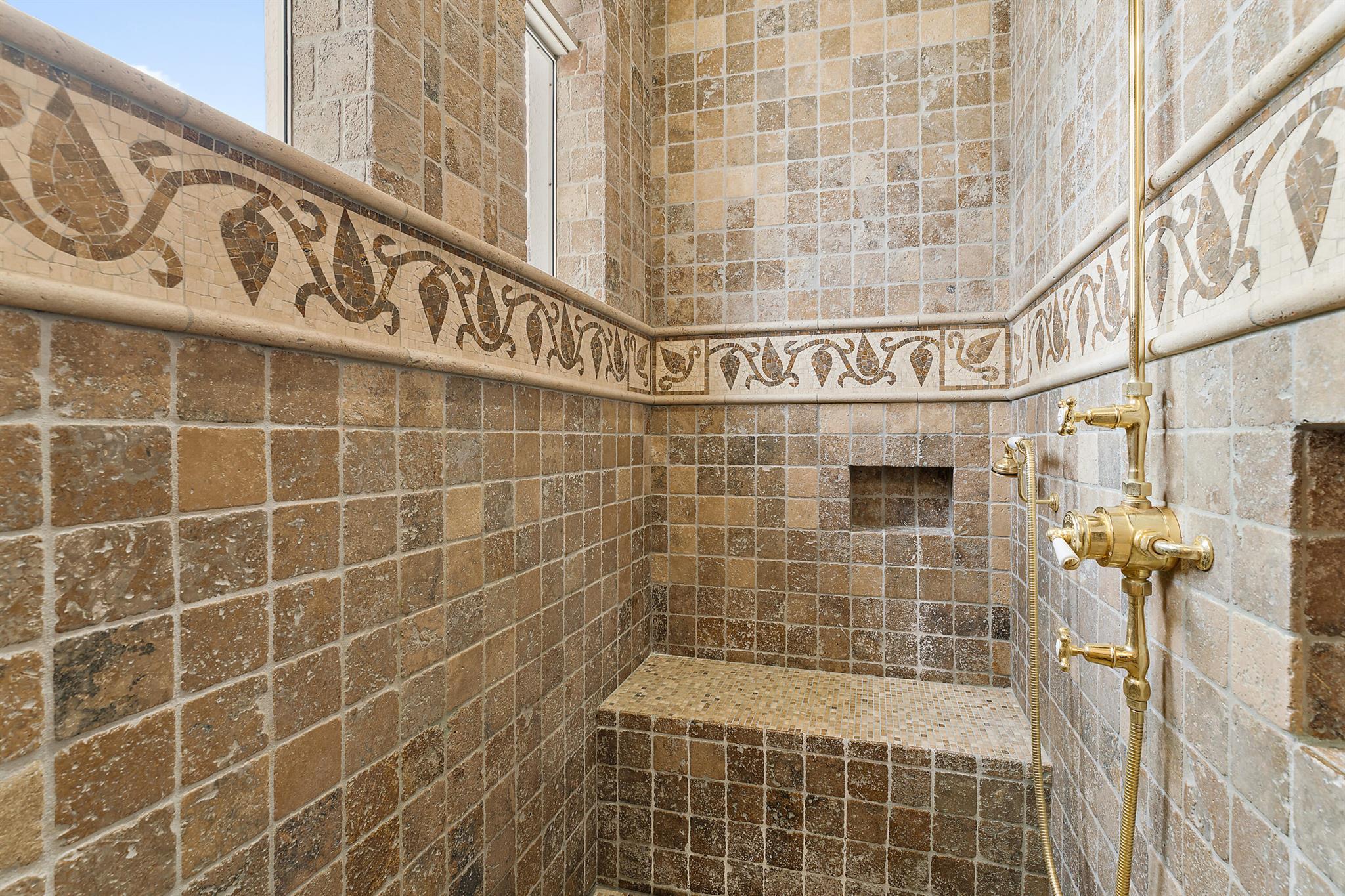 COMMODORES POCKET - Residential