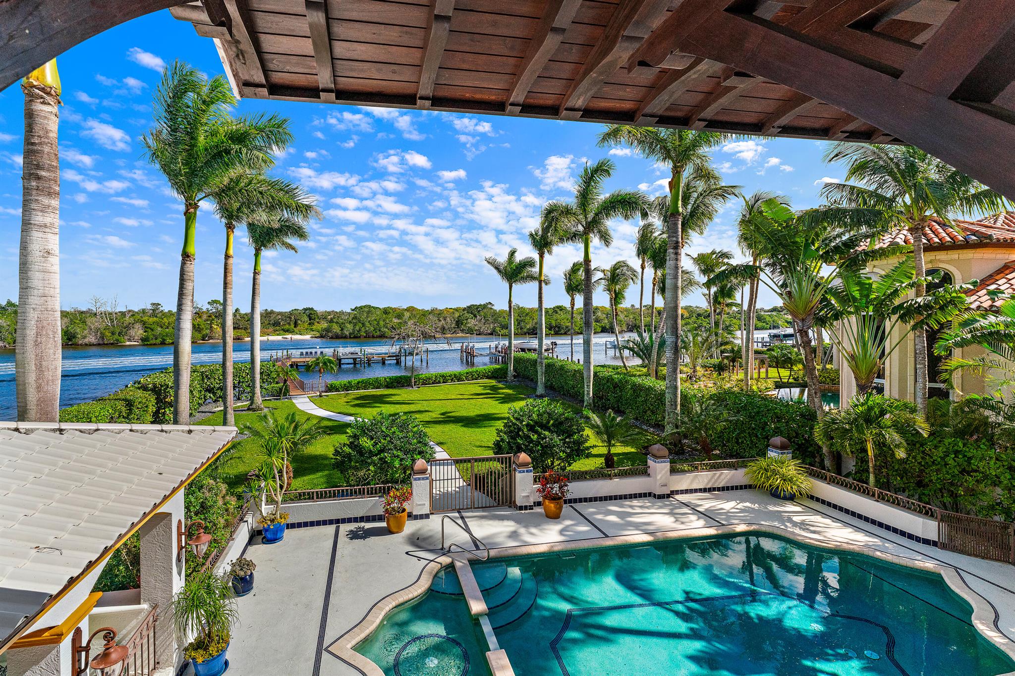 COMMODORES POCKET - Residential