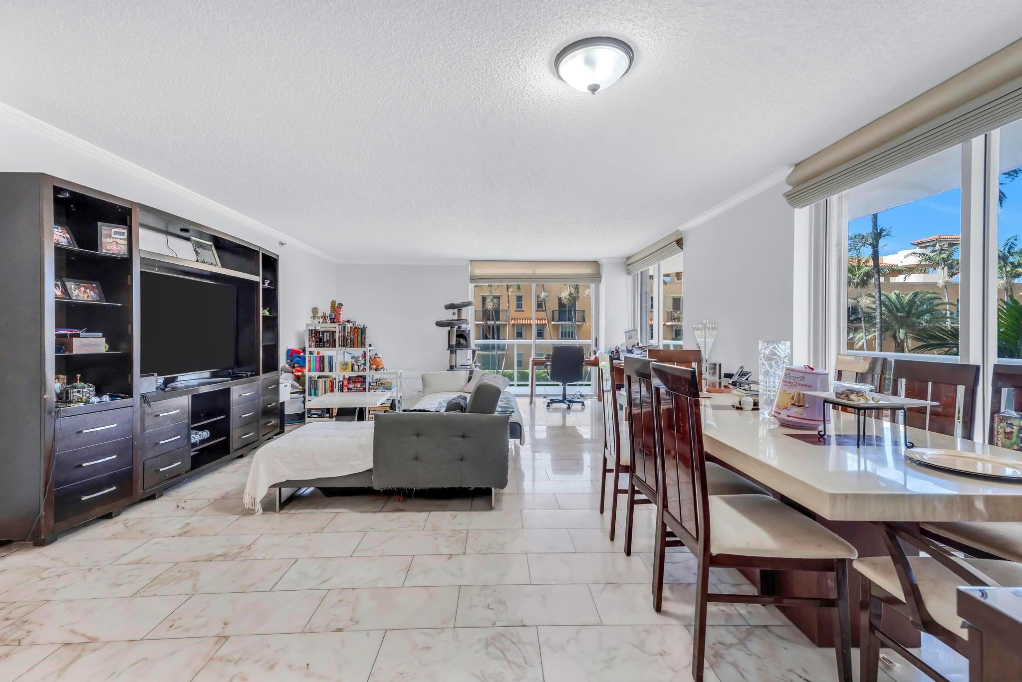 8855 Collins Ave 2D, Surfside, FL, 33154/$785,000 2 8855 Collins Ave 2D