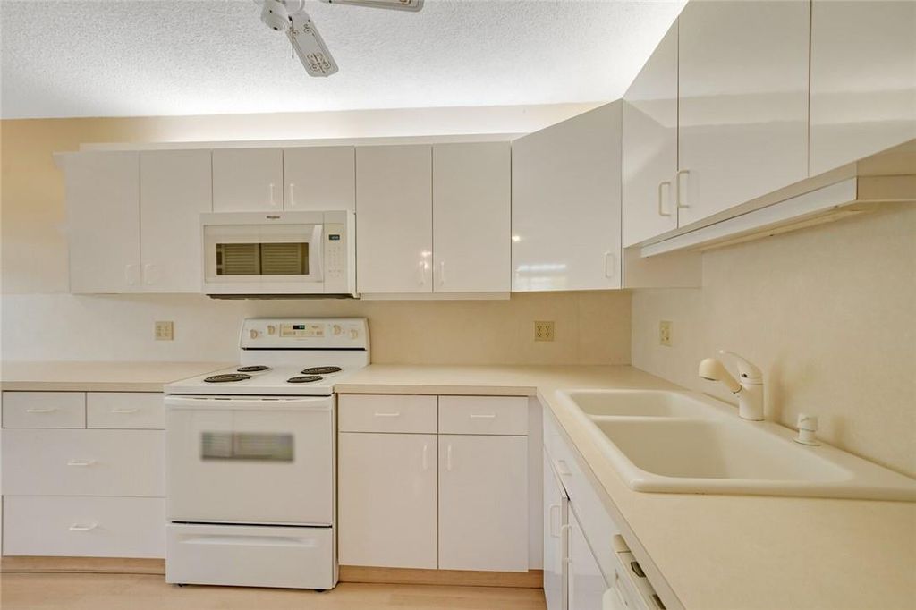 Photo of 10110 Cedar Point Blvd #105, Boynton Beach, FL 33437 (MLS # F10382967)