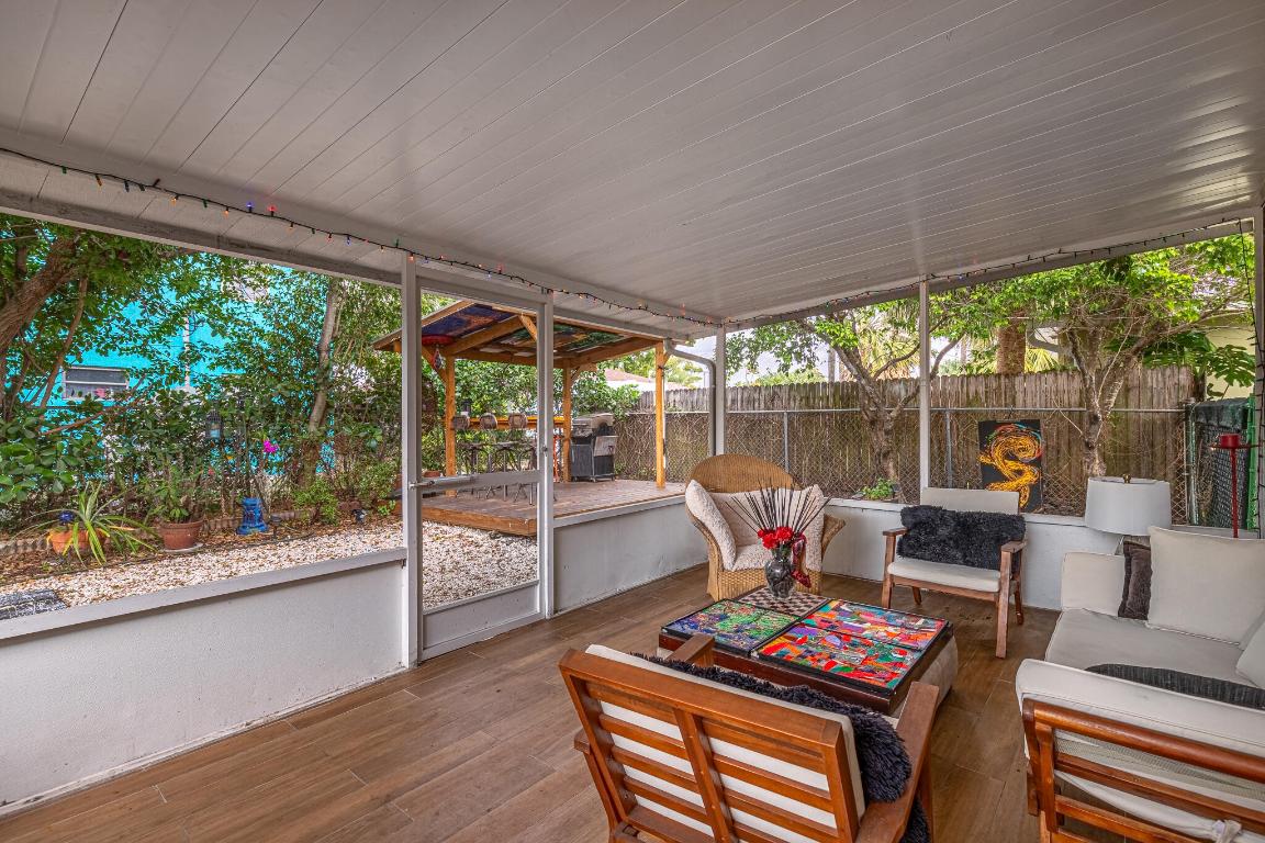 NORTH LAKE WORTH - Residential