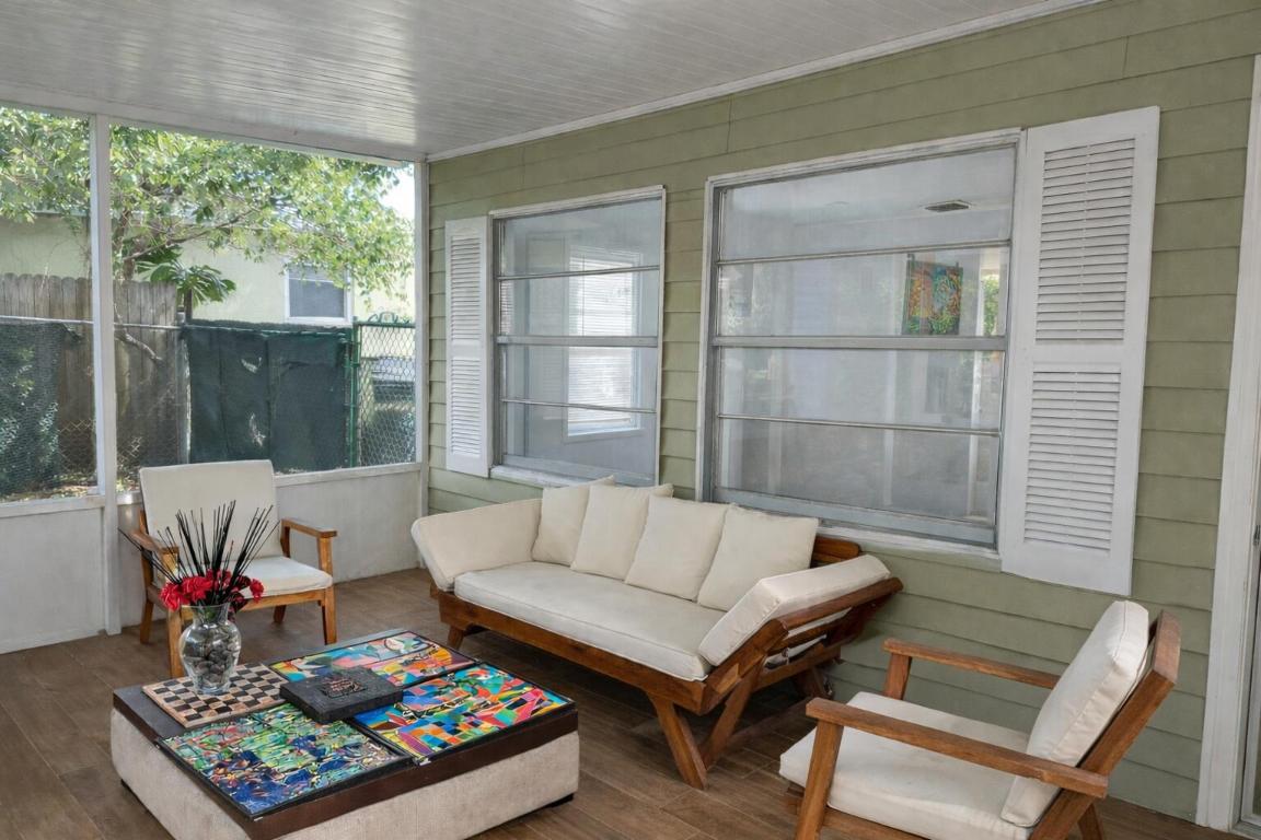 NORTH LAKE WORTH - Residential