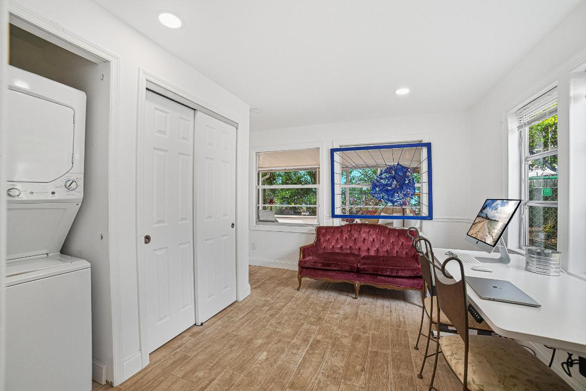 NORTH LAKE WORTH - Residential