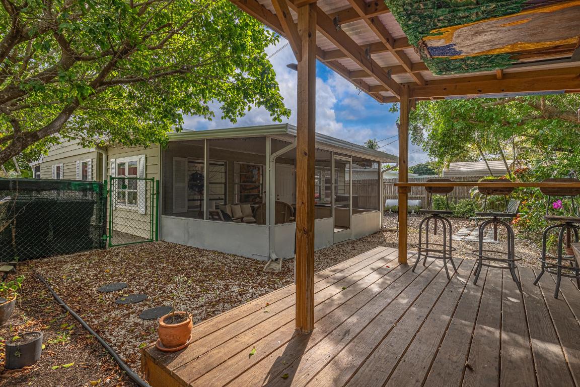 NORTH LAKE WORTH - Residential