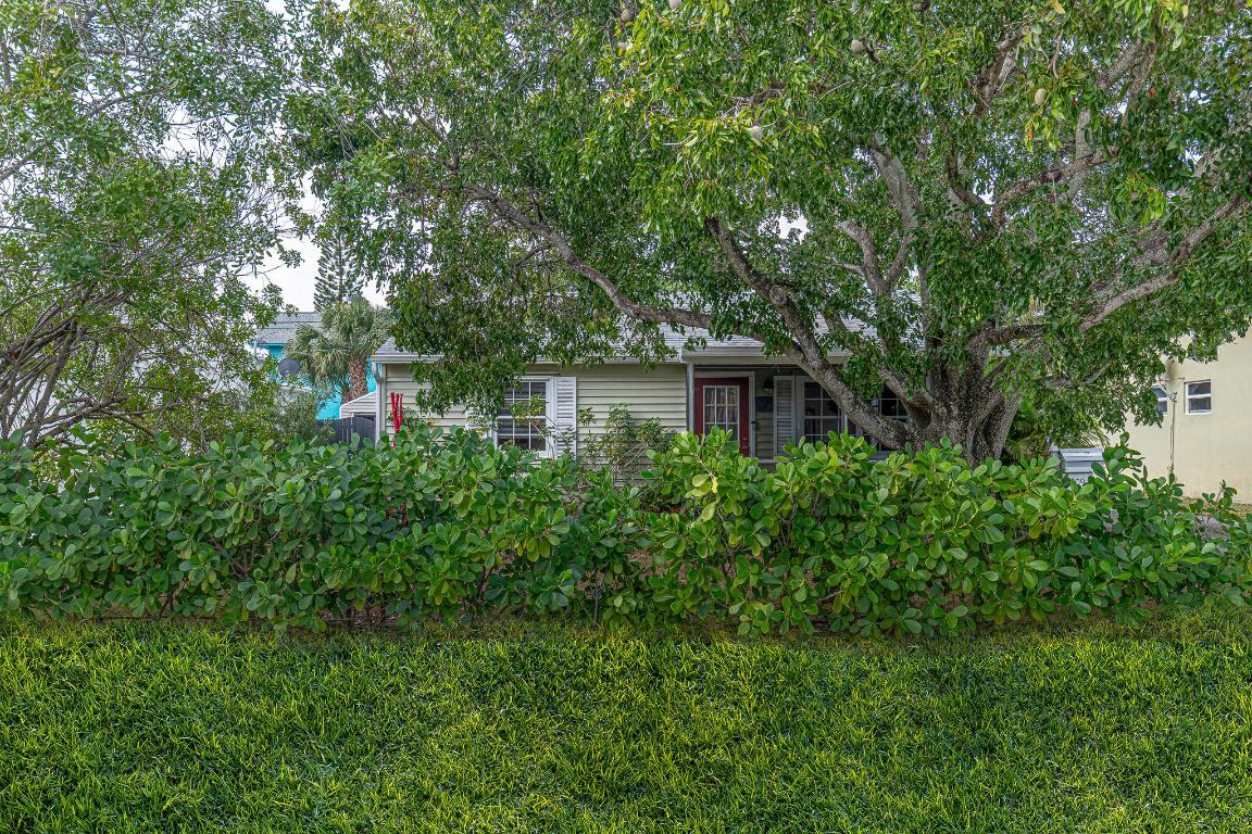 NORTH LAKE WORTH - Residential