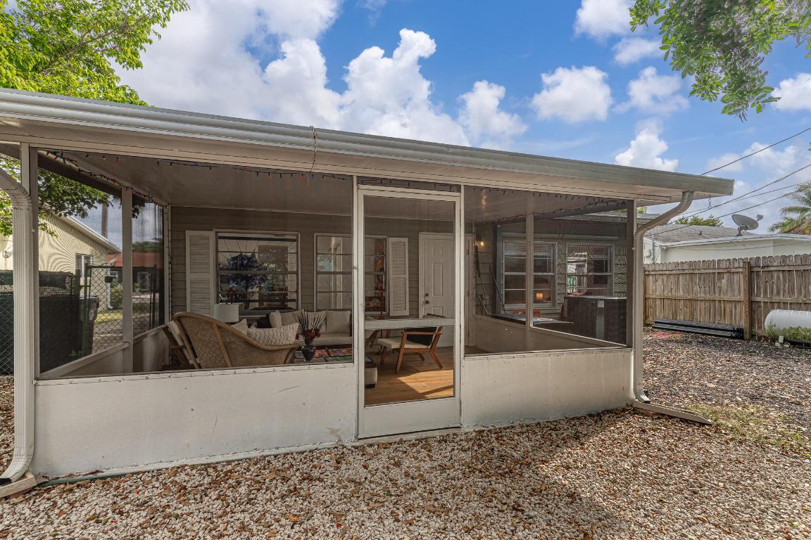 NORTH LAKE WORTH - Residential