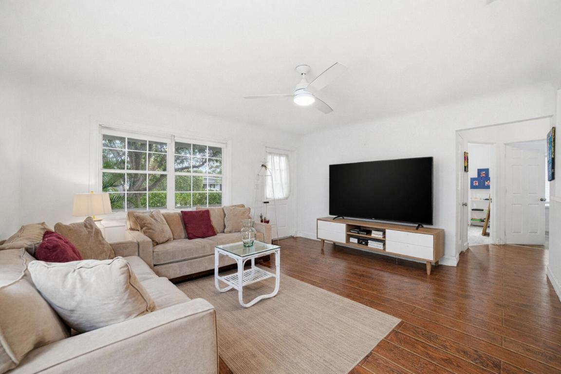 NORTH LAKE WORTH - Residential