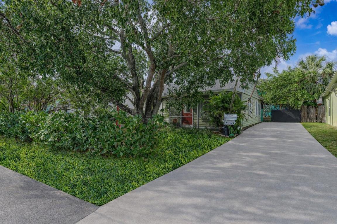 NORTH LAKE WORTH - Residential