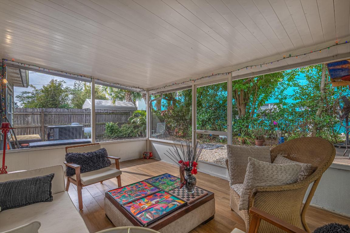 NORTH LAKE WORTH - Residential