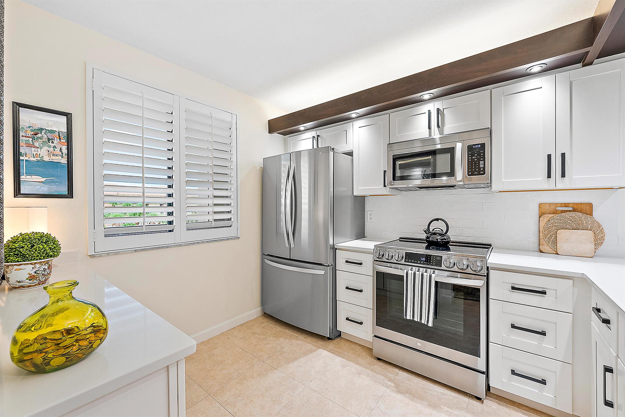 2101 Marina Isle Way 404, Jupiter, FL, 33477/$585,000 4 2101 Marina Isle Way 404