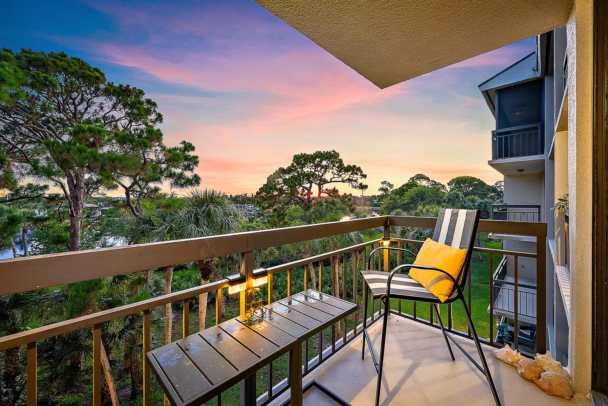 2101 Marina Isle Way 404, Jupiter, FL, 33477/$585,000 3 2101 Marina Isle Way 404
