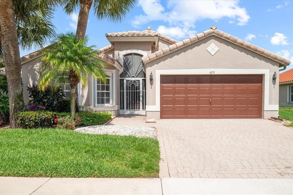 Photo of 6571 Maybrook Road, Boynton Beach, FL 33437 (MLS # R10872735)