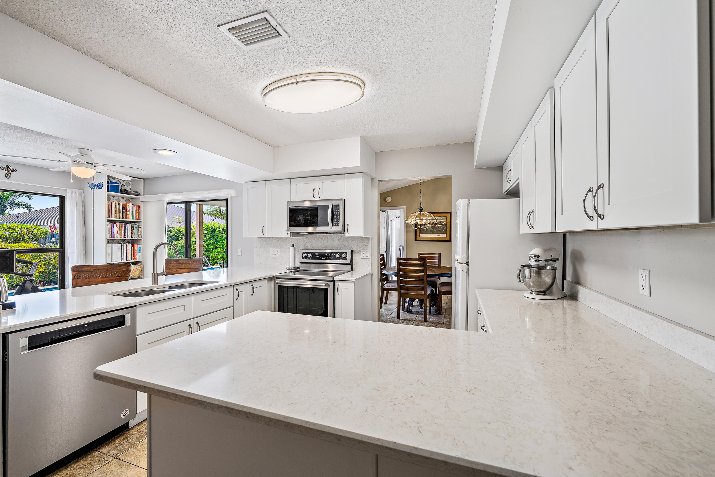 TEQUESTA PINES - Residential