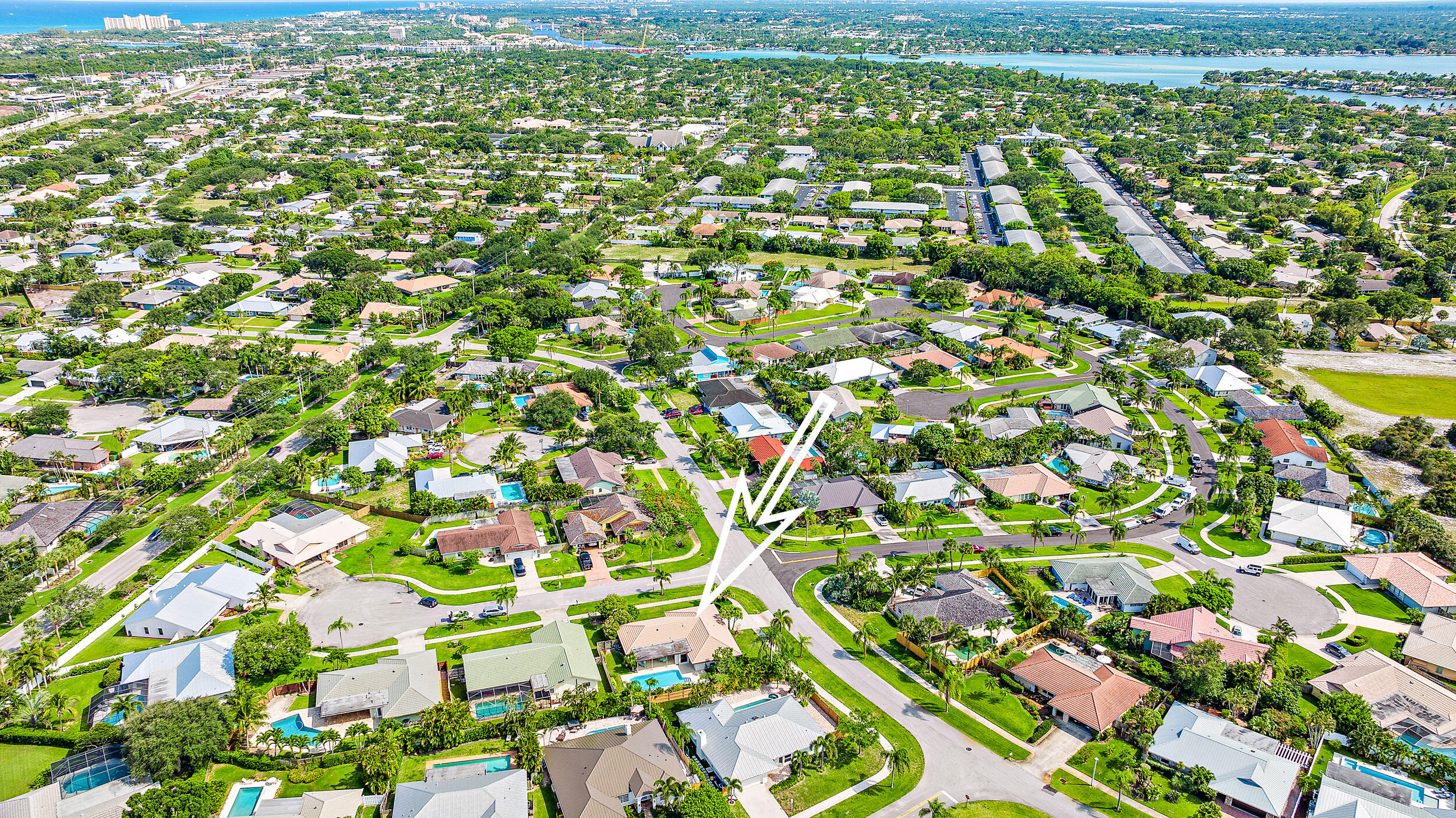 TEQUESTA PINES - Residential