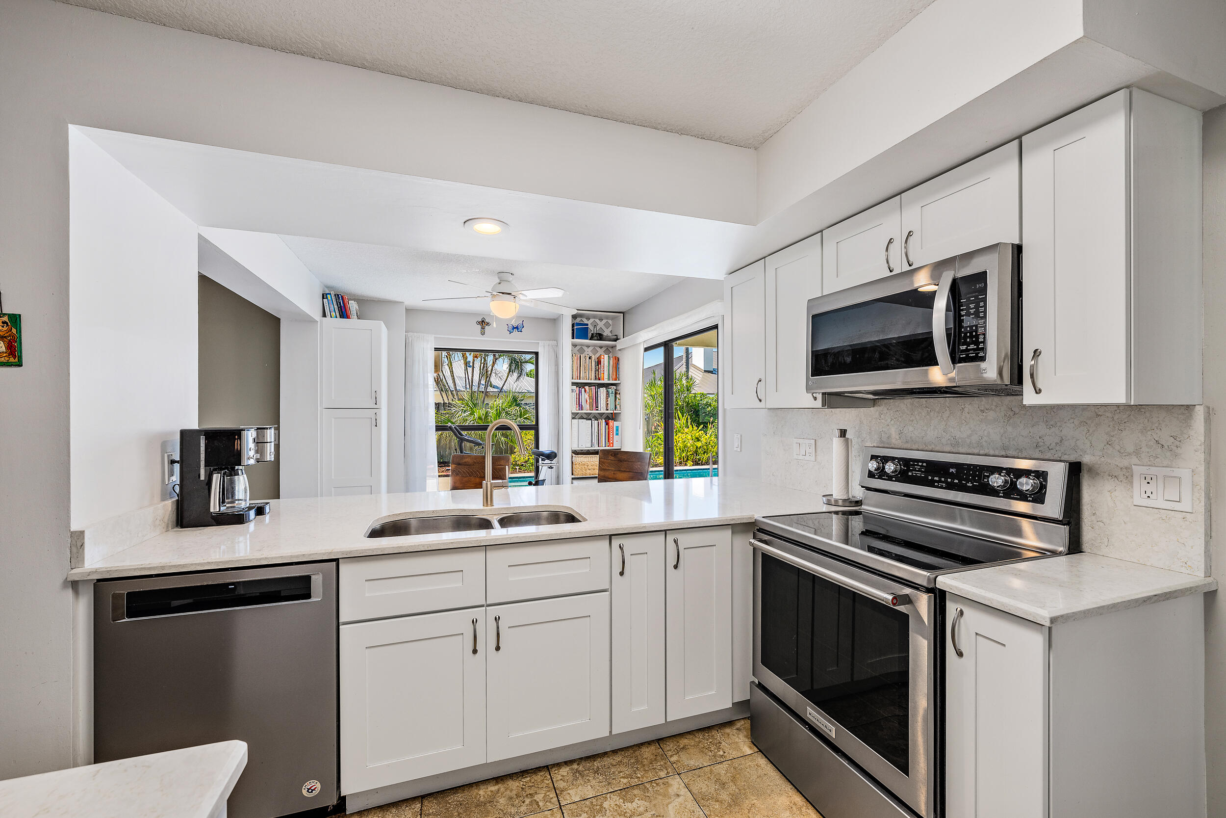 TEQUESTA PINES - Residential