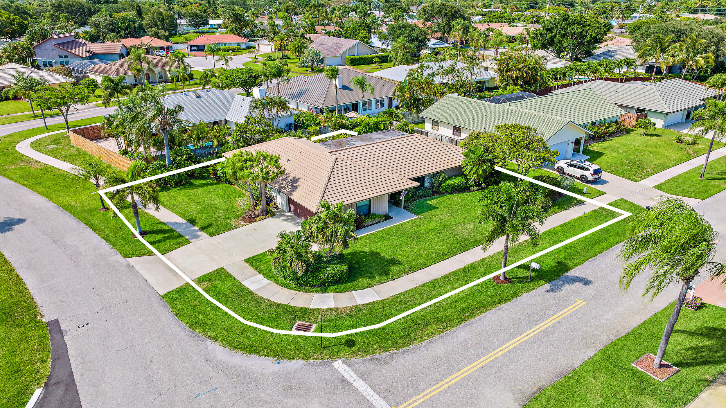 TEQUESTA PINES - Residential