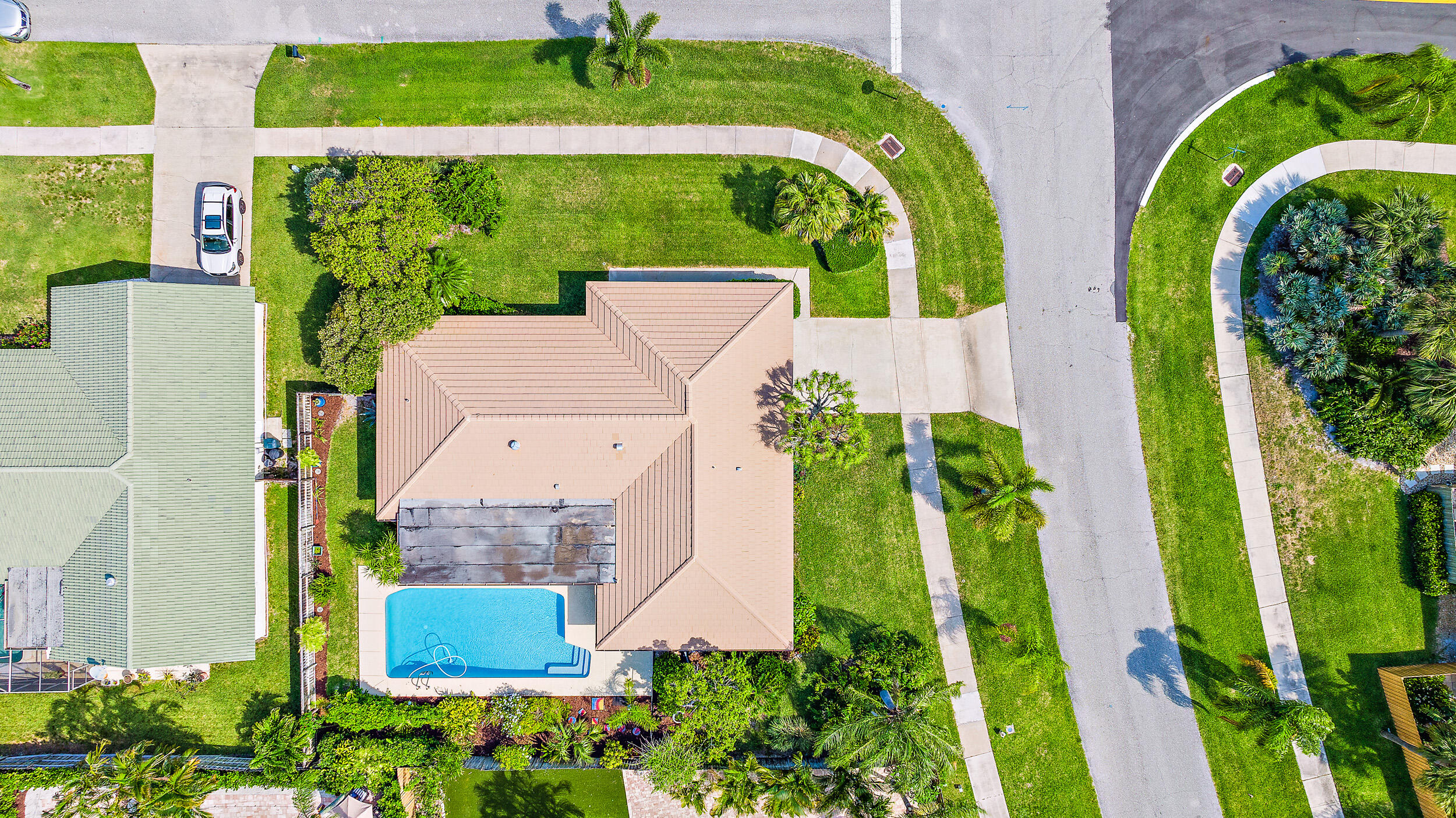 TEQUESTA PINES - Residential