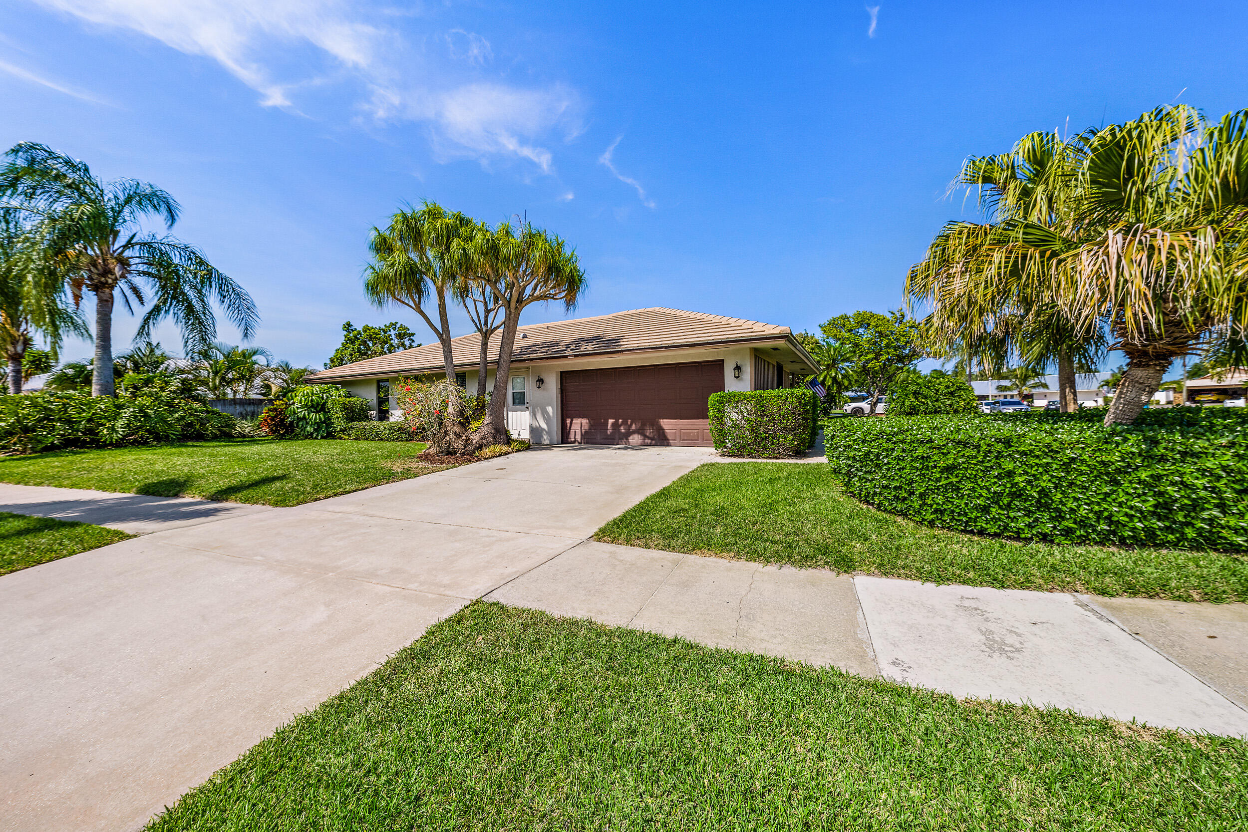 TEQUESTA PINES - Residential