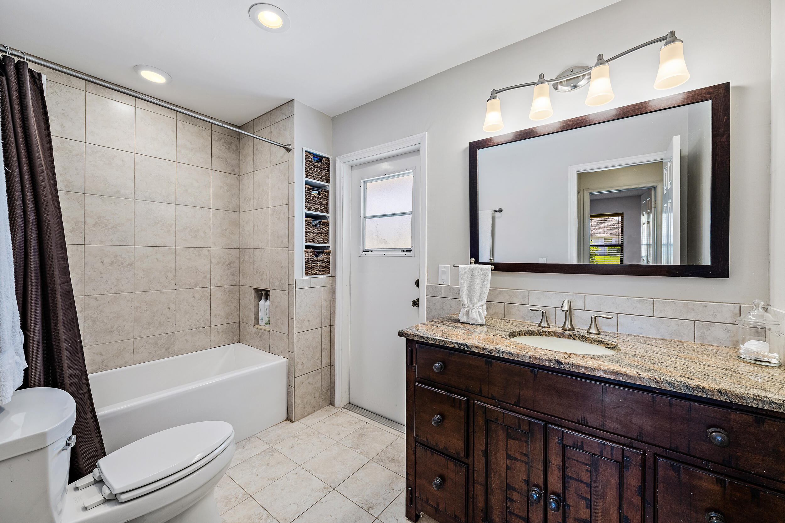 TEQUESTA PINES - Residential