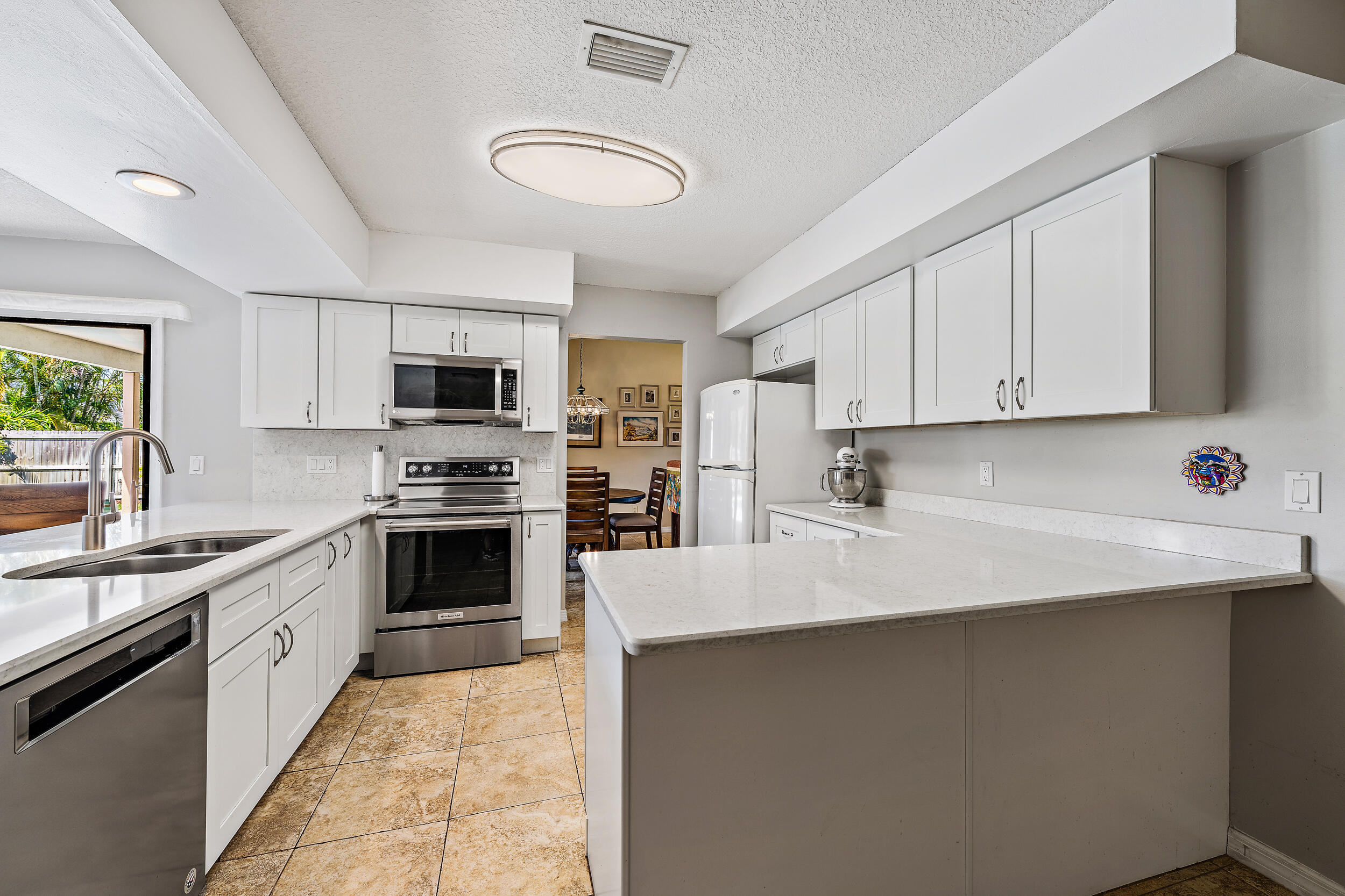 TEQUESTA PINES - Residential