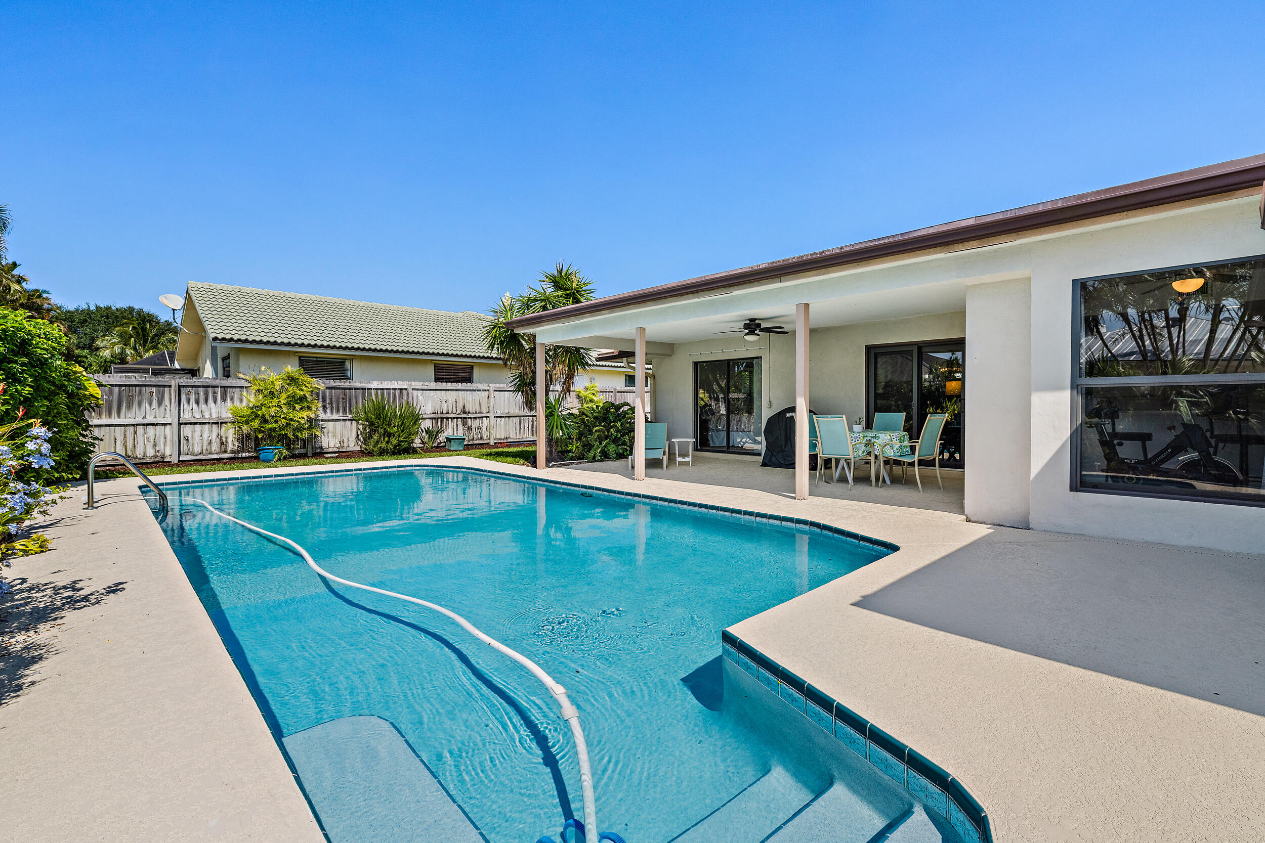 TEQUESTA PINES - Residential